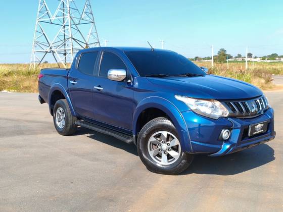 MITSUBISHI L200 TRITON 2.4 16V TURBO DIESEL SPORT HPE-S CD 4P 4X4 AUTOMÁTICO